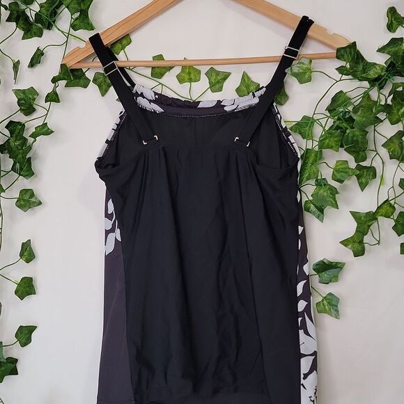 Unknown Brand. Floral Black and White Women's Tankini. Size Large. Like New - Picture 2 of 6